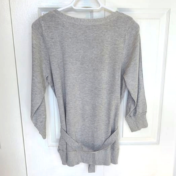NWOT ☆ Dahlia Grey Tie Waist Sweater Size L - Picture 2 of 6